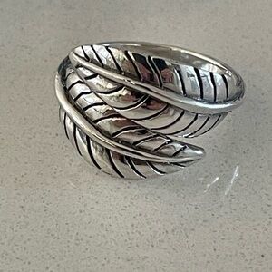 Elegant Silver Leaf Ring